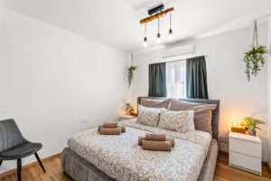 Tanas Rooftop Seaview Suite -bedroom